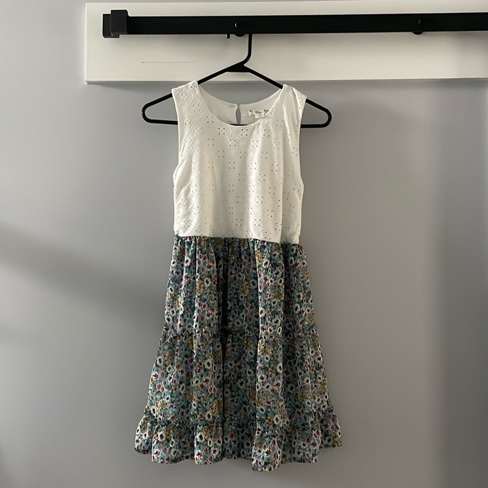 Girls Plus Knitworks sleeveless white and floral dress. Size 16
